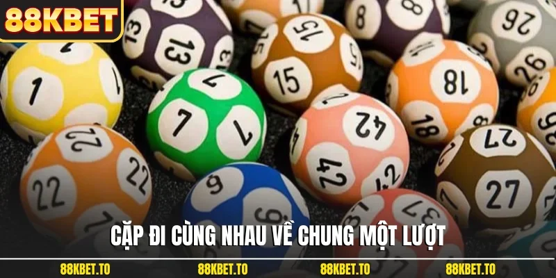 Cặp đi cùng nhau về chung một lượt
